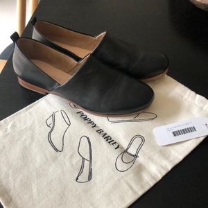 Like new Poppy Barley At Lesiure slip on 2.0 black shoes, sz 7.5 with dust bag